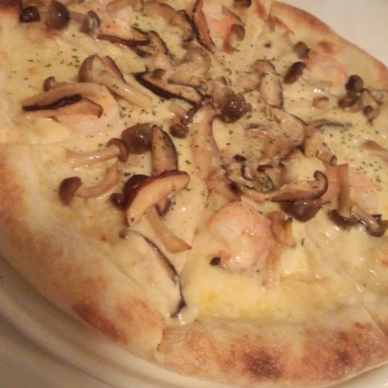 エビときのこのグラタン風ピザ(ポエータ)