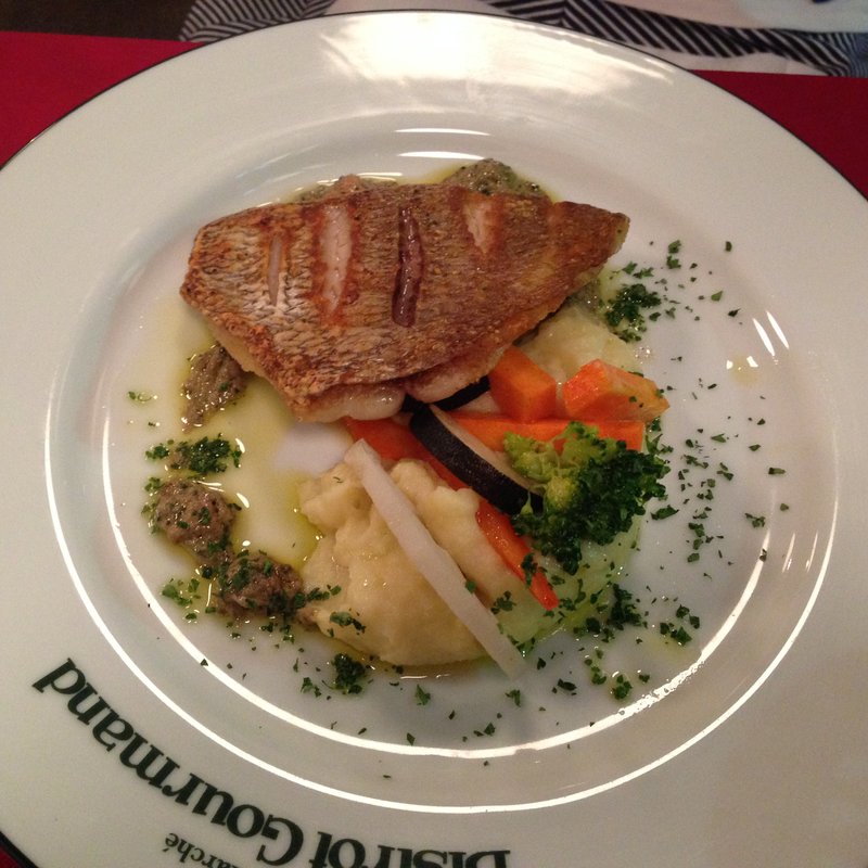 鮮魚のポワレ (ビストロ グルマン)