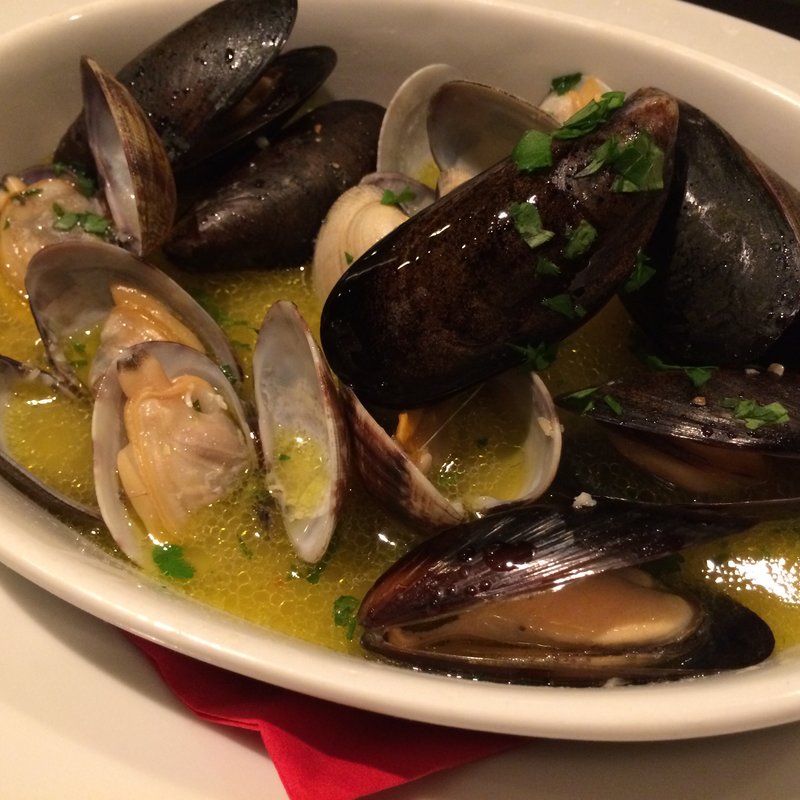 アサリとムール貝の白ワイン蒸し(小)(Viva Banco（ビババンコ）)