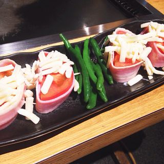 トマトベーコン巻き焼き(お好み焼きロック )