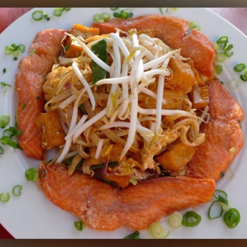 Pad Thai Salmon(Kala Eatery)