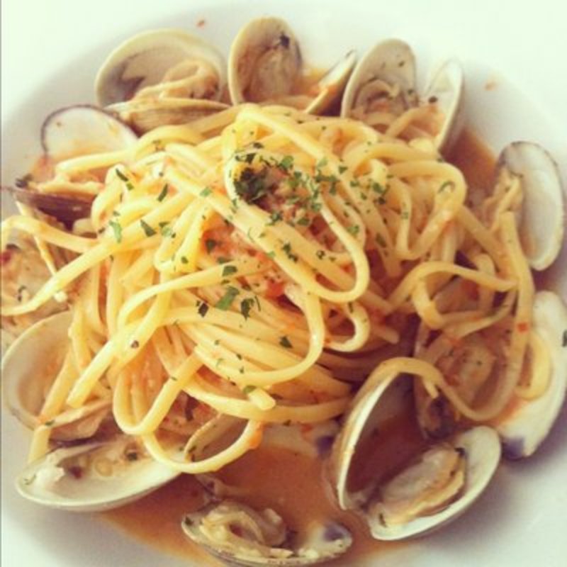 Linguine Vongole Rosso(Il Lupino Trattoria )