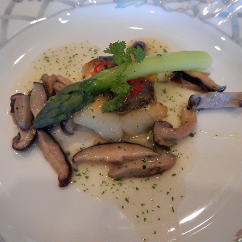 鱸のソテー(エスカーレ ホテルモントレ横浜)