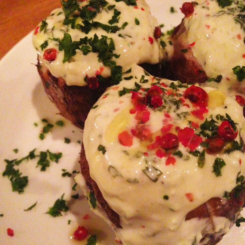 里芋のアリオリ山葵ソース(船橋ワインバル八十郎商店)