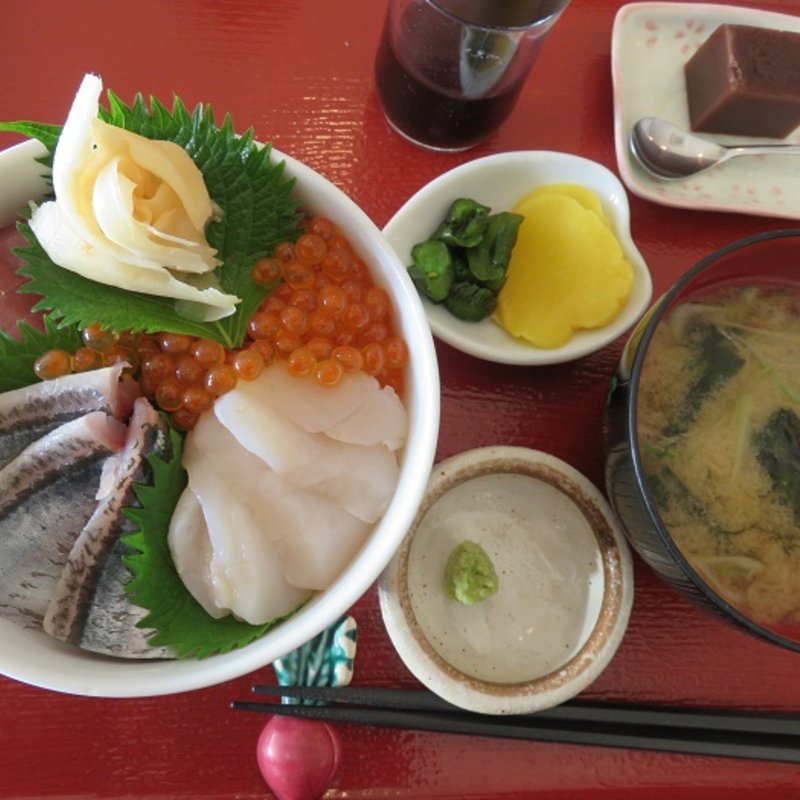 四色丼(塩釜あがらいん )