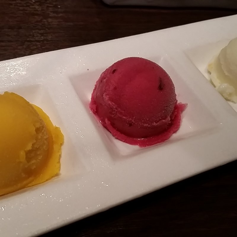フルーツシャーベット盛り合わせ(炭火焼肉 道頓堀みつる 道頓堀本店)