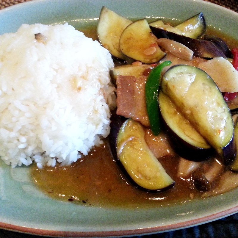 ナスと豚肉の炒め物ランチ(ブルーパパイアタイランド)