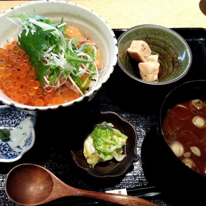 鮭といくらの親子丼定食(恵比寿 いなきあ )