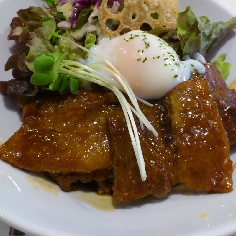 三元豚と温泉タマゴのカフェごはん(NewYork GardenPlace hug)