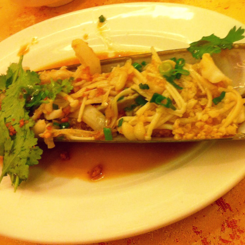 バンブークラムのガーリック炒め(Asia Grand Restaurant 　亜州金閣海鮮酒家)