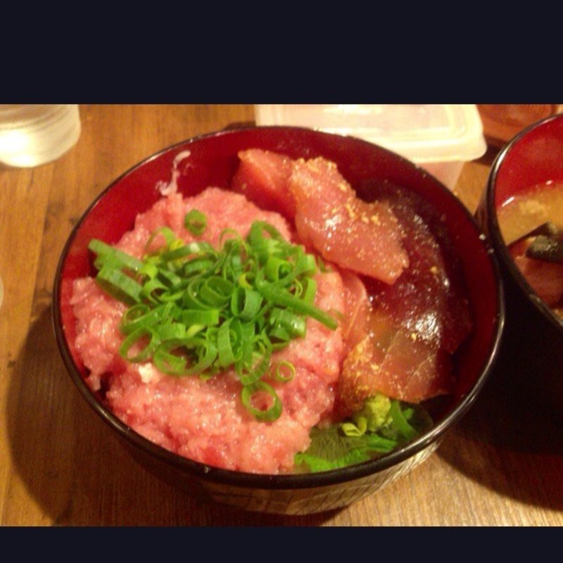 漬けハーフ丼(鮪人 西天満店 （マグロンチュ）)