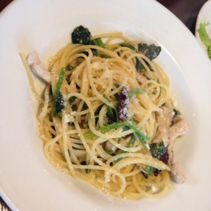 もち豚とほうれん草のペペロンチーノ(ピッツェリアベーネベーネ)