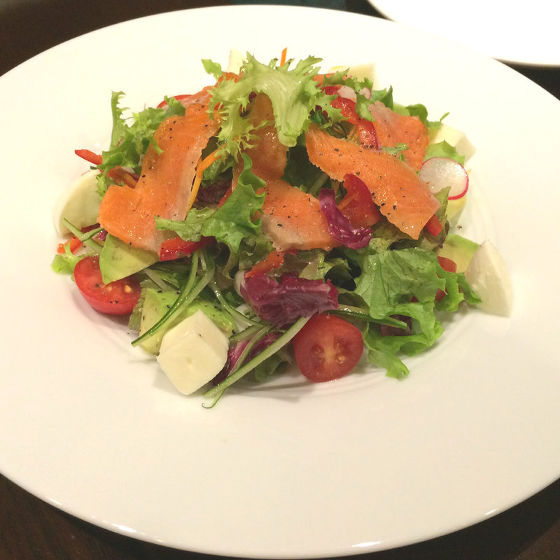 サーモンとチーズのサラダ(Ristorante Legame)
