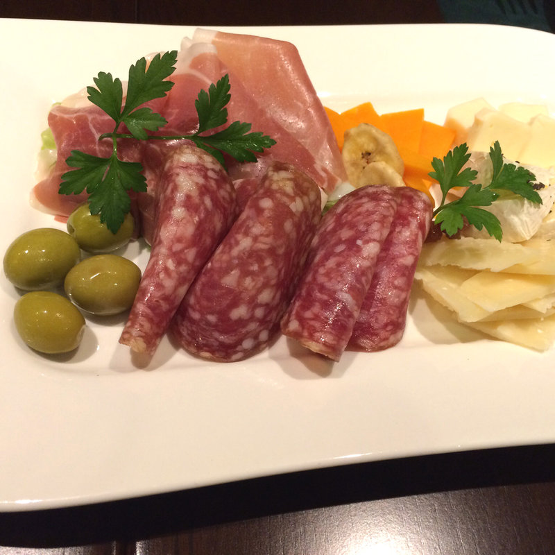 チーズと生ハムの盛り合わせ(Ristorante Legame)