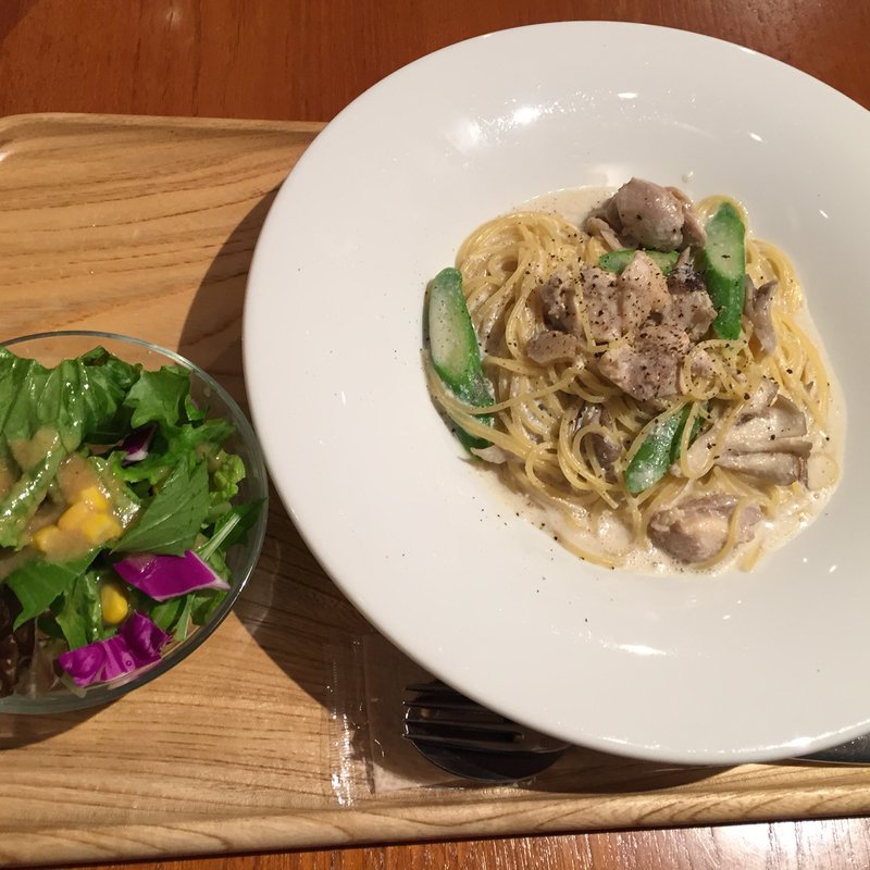 チキンとアスパラの豆乳クリームパスタ(カフェ パーク)