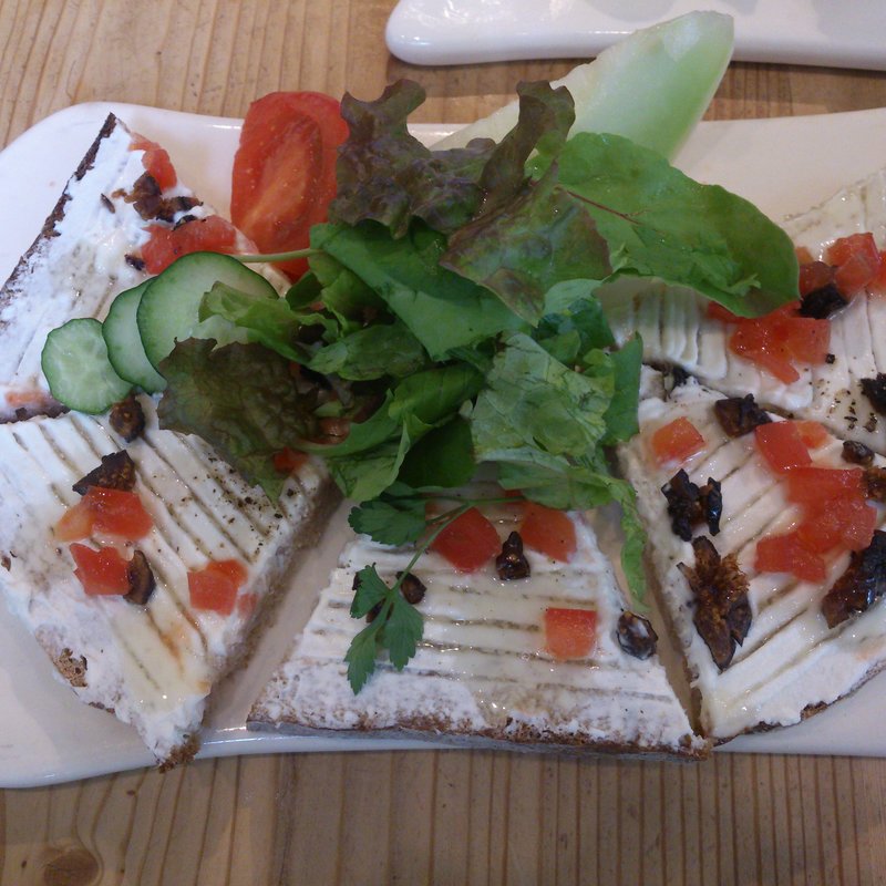 リコッタチーズ＆スイートハニーイチジクとダイストマト添えタルティーヌ(Le Pain Quotidien ル・パン・コティディアン 芝公園店)