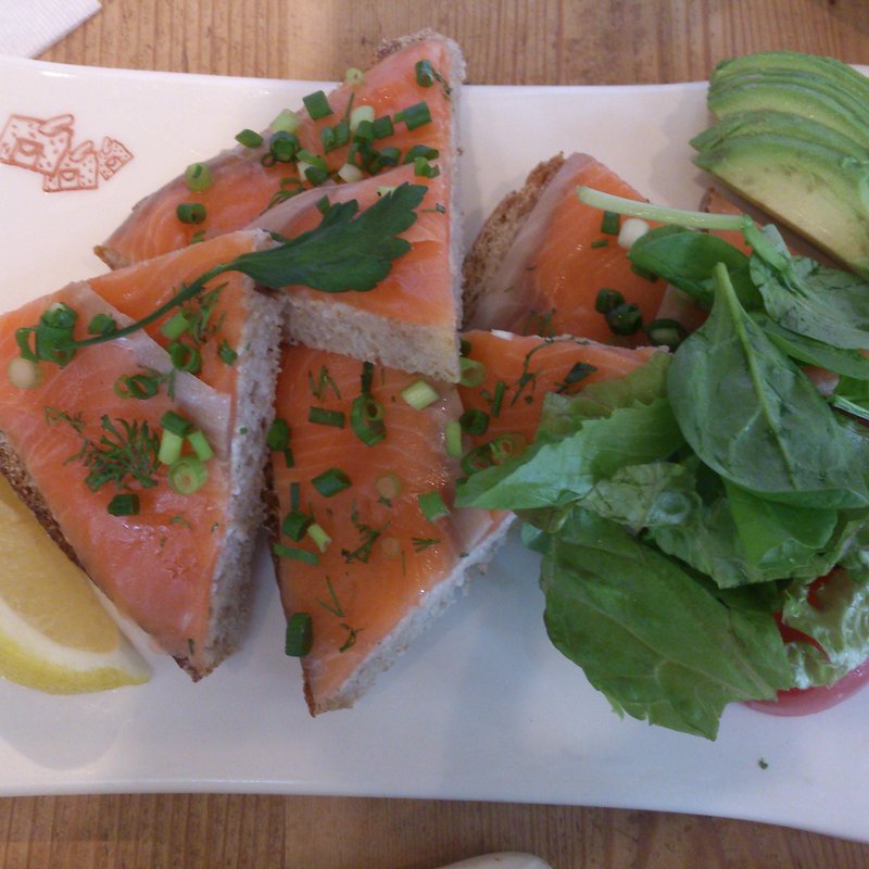 スモークサーモン with アボカド、ディル(Le Pain Quotidien ル・パン・コティディアン 芝公園店)