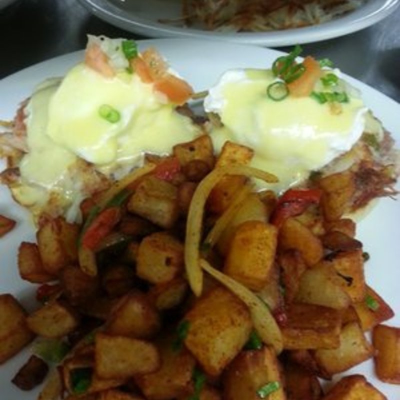 Kalua Pig Benedict(Pagoda Floating Restaurant)