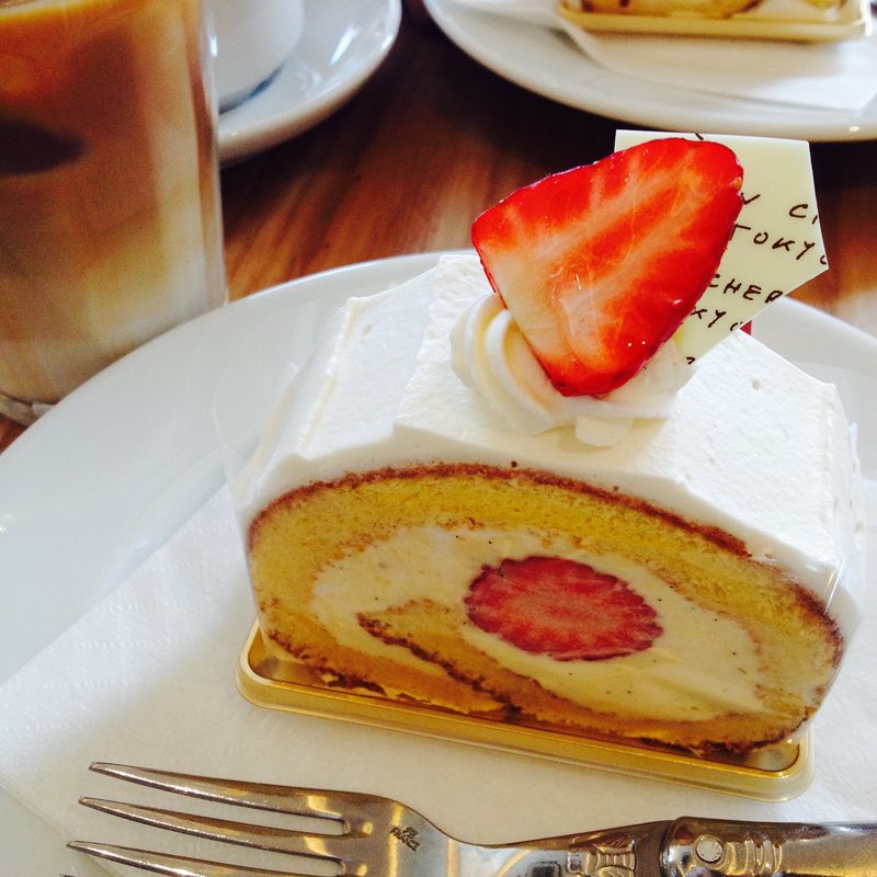 イチゴのロールケーキ(ゴントラン シェリエ 渋谷店 （GONTRAN CHERRIER）)