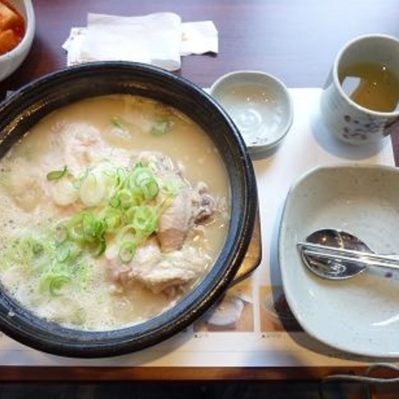 サムゲタン(皇后参鶏湯 (ファンフサムゲタン))