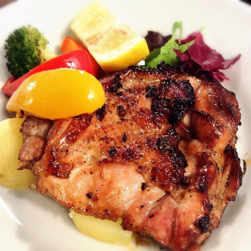 ハーブ香るグリルチキン　ローストポテト添え　(オハコルテベーカリー )