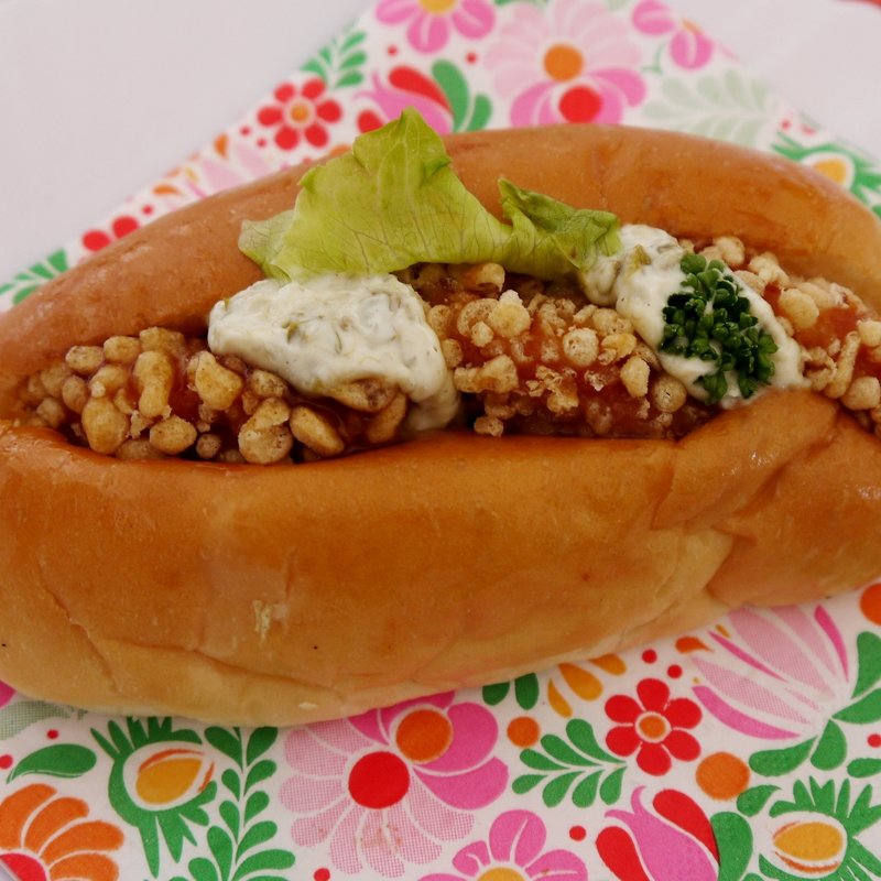 大分鶏天コッペ(パンパティ こむぎのおはなし)