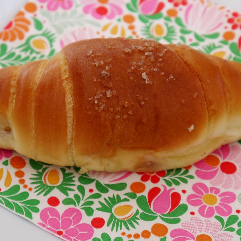 ジューシー塩バターパン(パンパティ こむぎのおはなし)