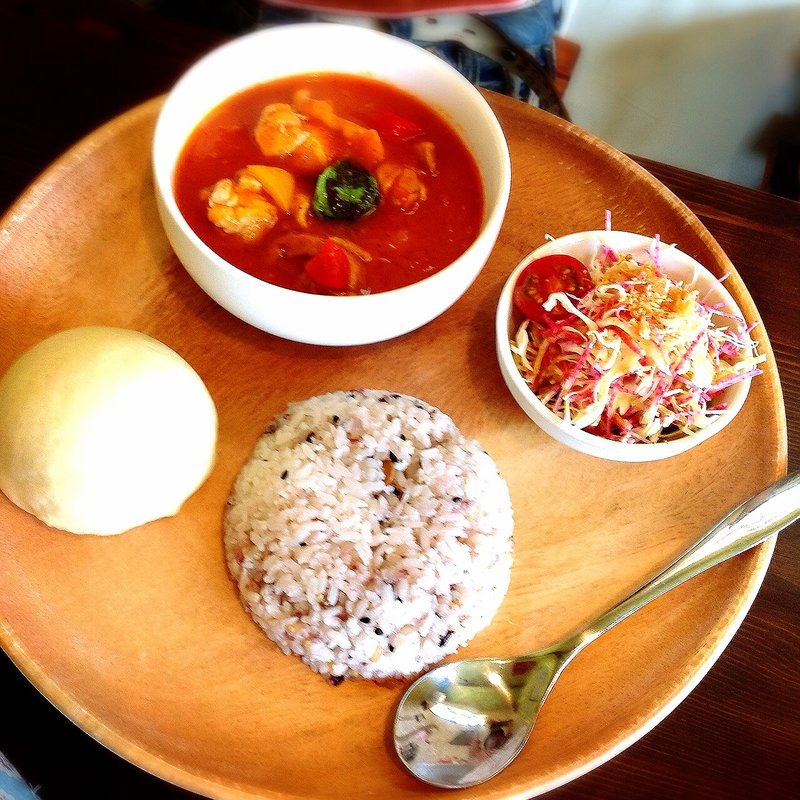 鶏肉のトマトハーブ煮(Cafe ちゅふぁーら)