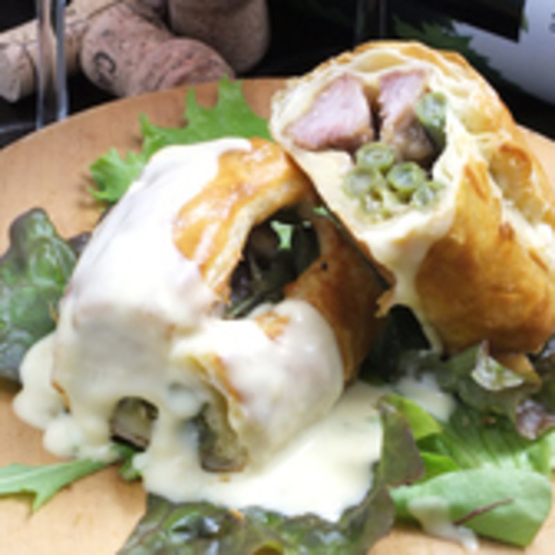 イベリコ豚肉とフォアグラのパイ包み　マンチェゴチーズのソース(パラドール （SPANISH LOUNGE PARADOR）)