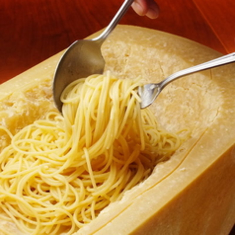 季節限定！丸ごとパルミジャーノパスタ(グリル アンブロシア恵比寿 )