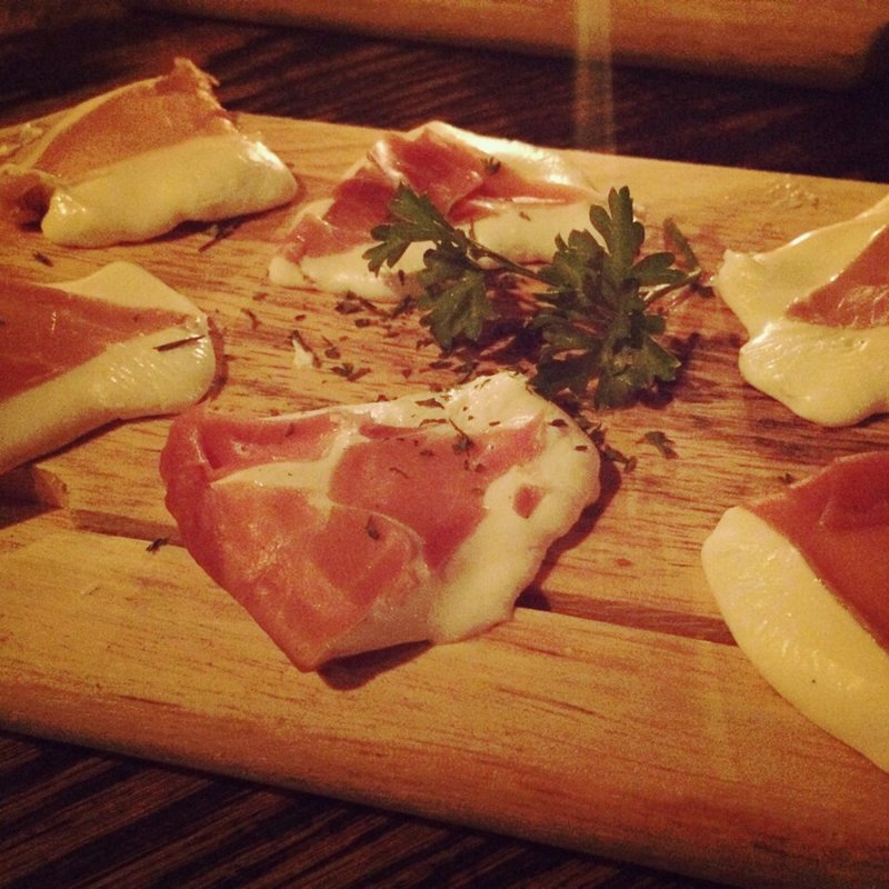 生ハム巻きモッツアレラ(Tomi Jazz)