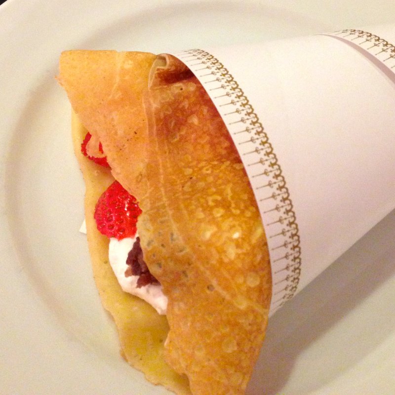 たっぷりイチゴ & あずき & 生クリーム(ナチュラルクレープ 経堂店)