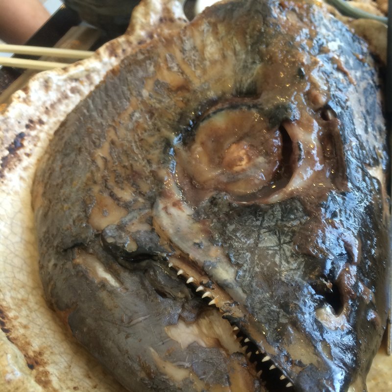 豪快！まぐろかぶと煮つけ(まぐろ一船買い問屋 バンノウ水産 清水店 )