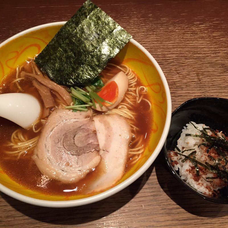 熟成醤油ラーメン（ランチサービスのミニサケ節ごはん付き）(いちばんや )