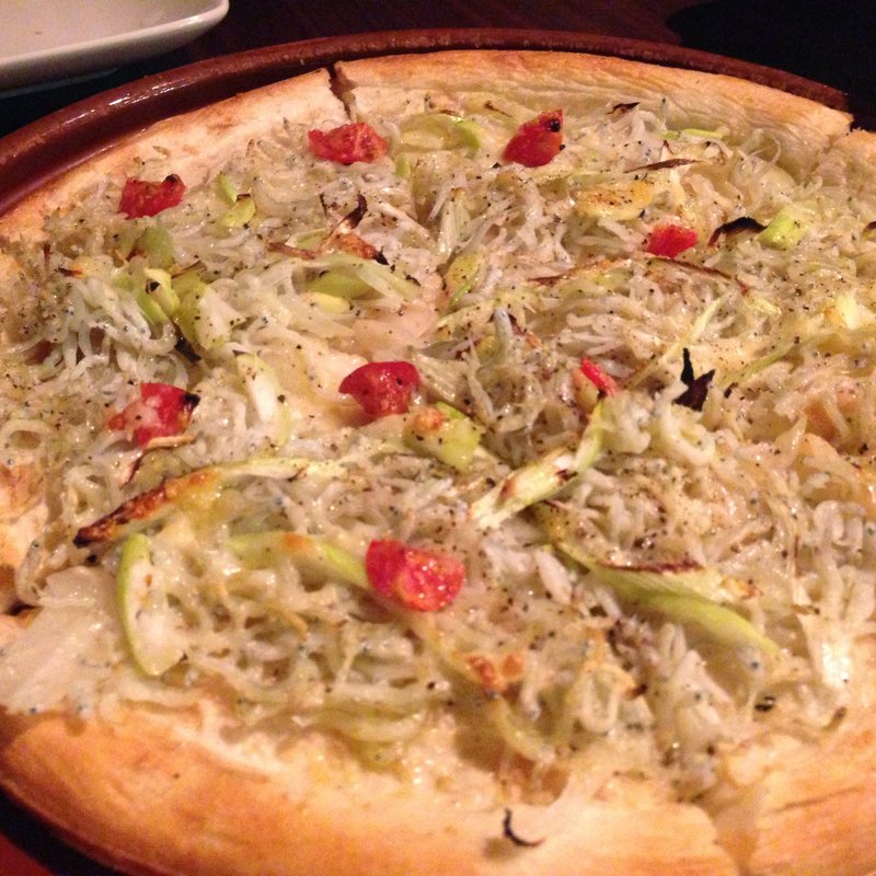 シラスのピザ(アペリティーヴォ 恵比寿 )