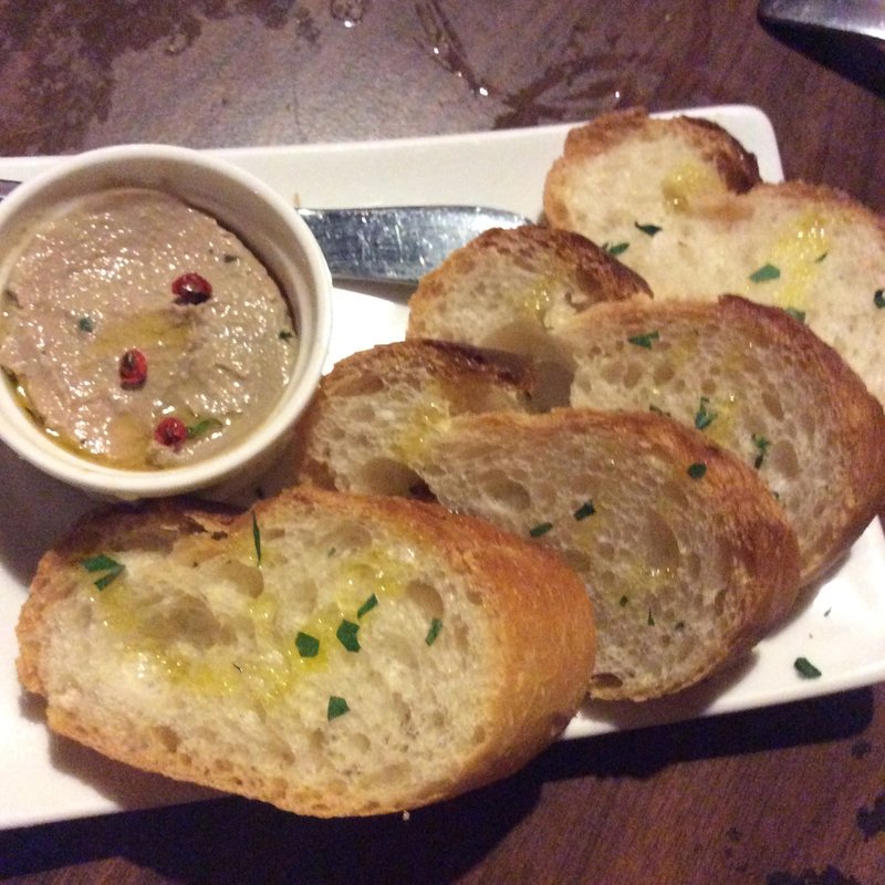 レバーペーストのトースト(ワイン食堂　トランク　イタリアゴハン 久茂地店 （【旧店名】トランク カフェダイニング）)