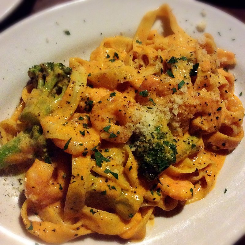 エビとブロッコリーのトマトクリーム・フェットチーネ(ワイン食堂　トランク　イタリアゴハン 久茂地店 （【旧店名】トランク カフェダイニング）)