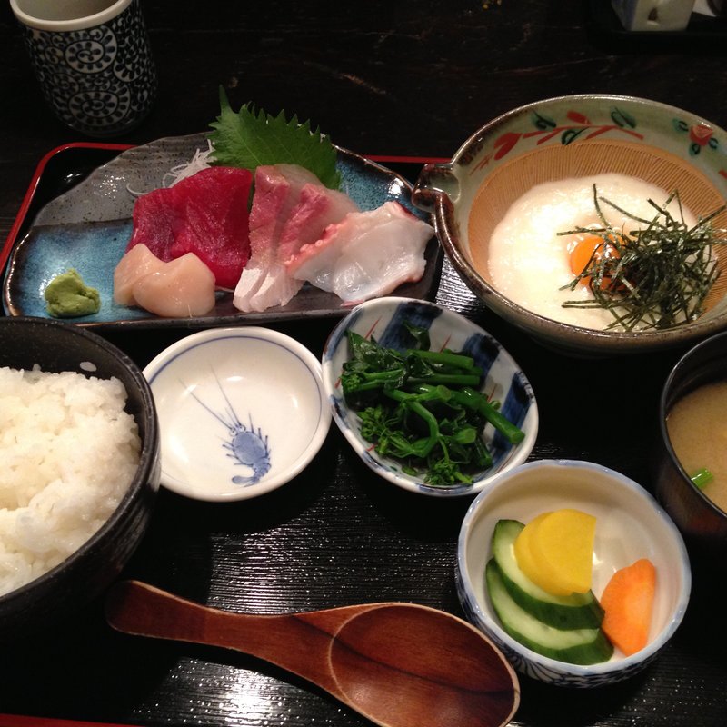 お刺身盛り合わせ定食(旬菜魚 いなだ)