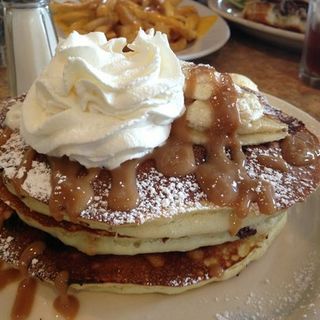 Show stopper pancakes (peanut butter, bananas, chocolate chips and caramel sauce)(Brownstone Diner )