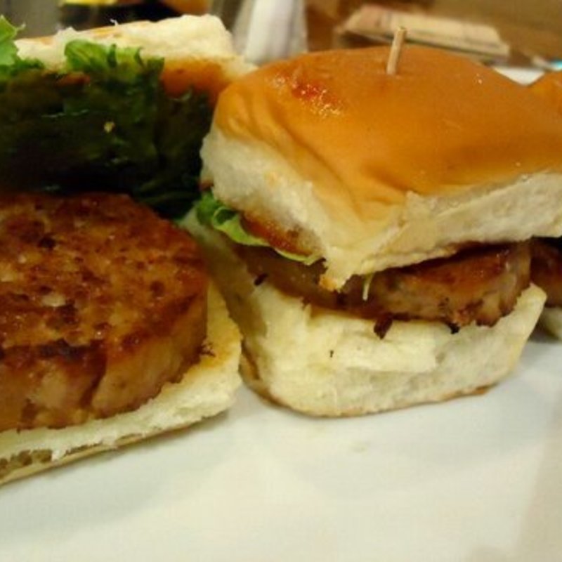 Guava Wood Smoked Sausage Sliders on Hawaiian Sweet Bread (Pint   Jigger)