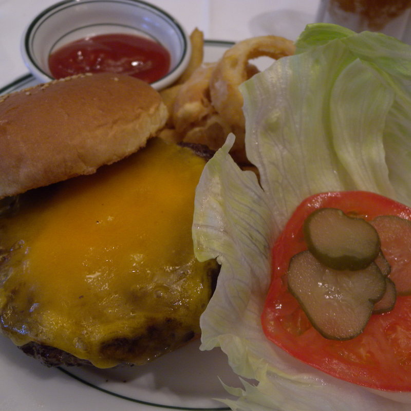 プライムビーフ100% クラシックバーガー（チーズ）(ウルフギャング・ステーキハウス 六本木店)