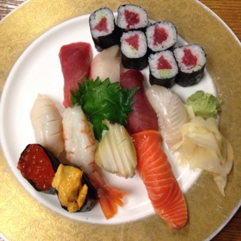 Sakura sushi set.(Michinoku)