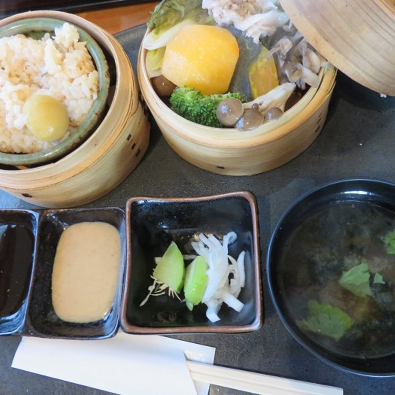 ミニ蒸し野菜・蒸し豚ご膳(もえり)