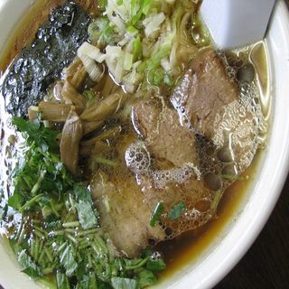 ワンタン麺(三憩園)