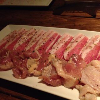 豚バラ、鳥肉(表参道焼肉KINTAN)