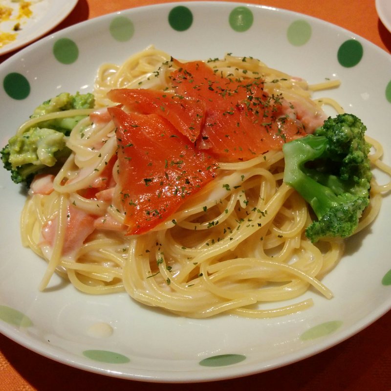 サーモンとブロッコリーのパスタ(洋食じゅり 二俣川ライフ店)