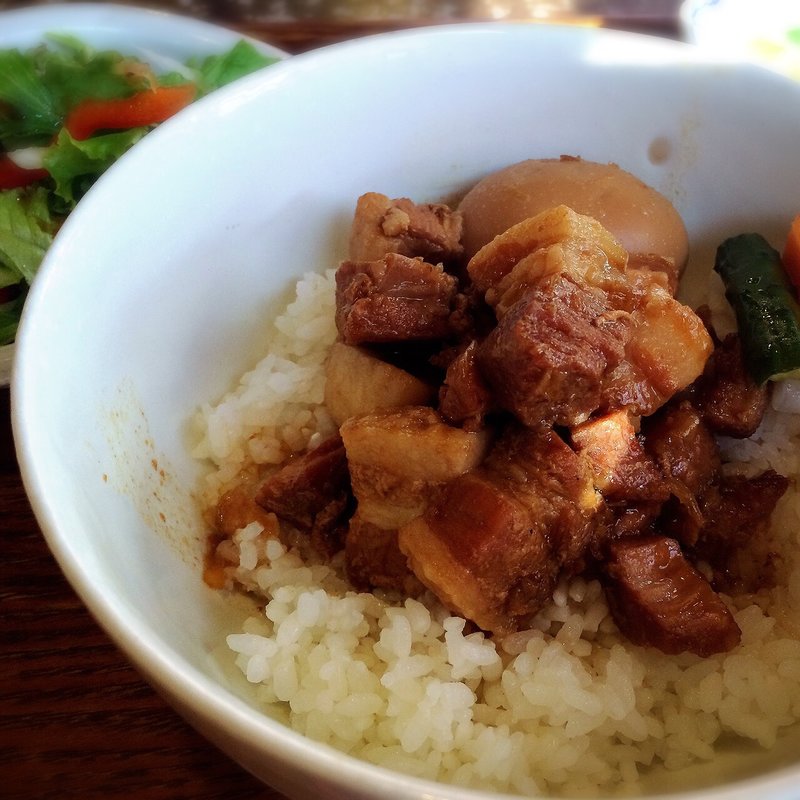 台湾風肉煮込みかけご飯(月和茶)