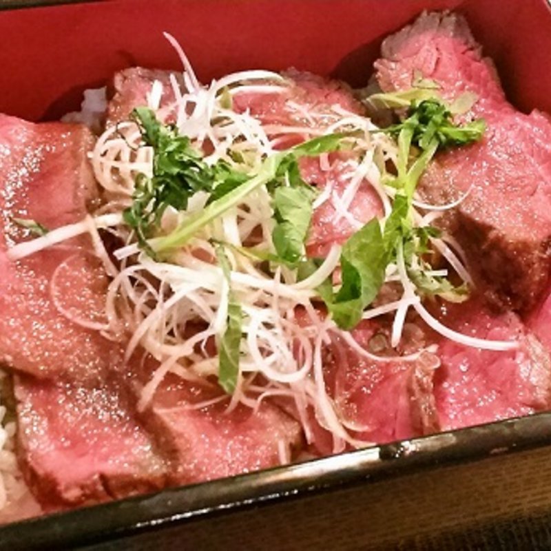 淡路牛のローストビーフ丼・日替わりサラダとスープ付き(淡路牛とワイン パパーレ（Papale） 御影)