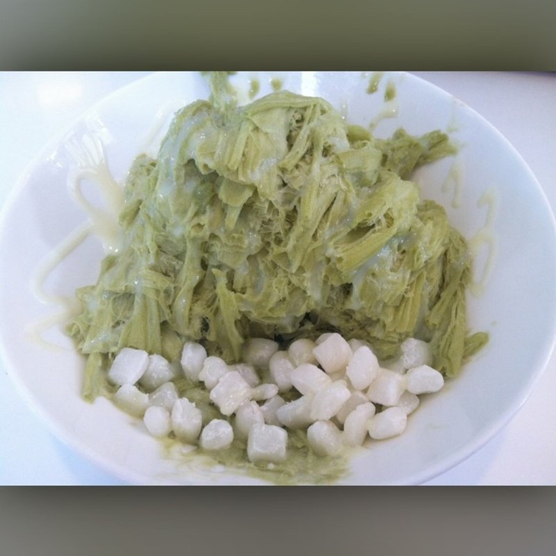 Green tea snow ice w Mochi(Treat Tea & Ice)