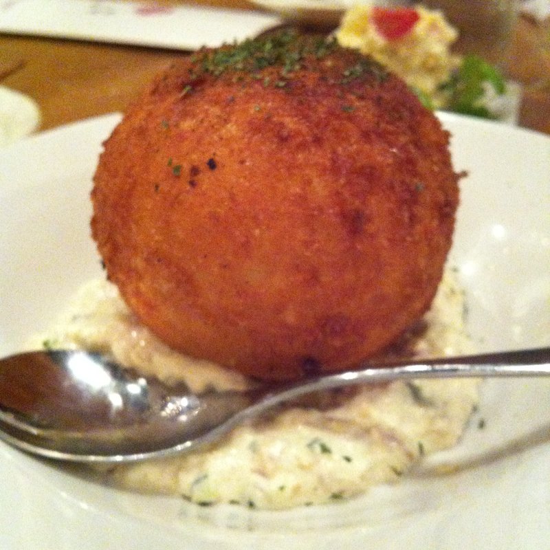 開けてびっくり玉トロコロッケ(ミートマン 六本木店)